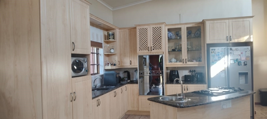 6 Bedroom Property for Sale in Cravenby Western Cape